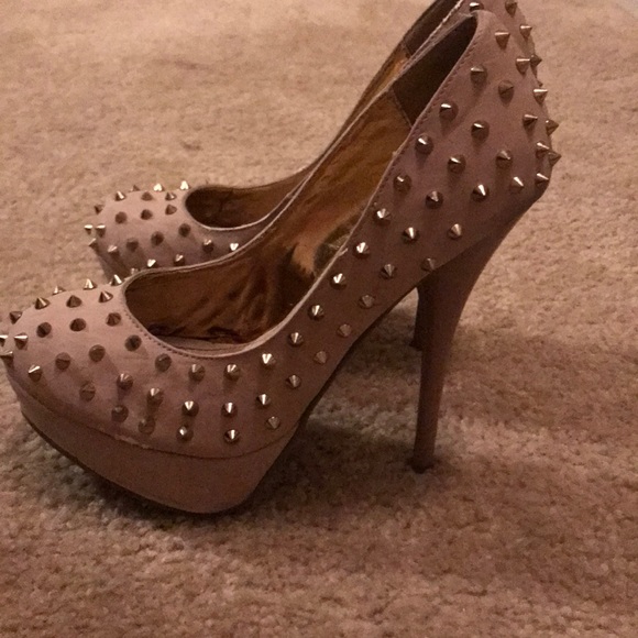 Heels - Picture 2 of 4